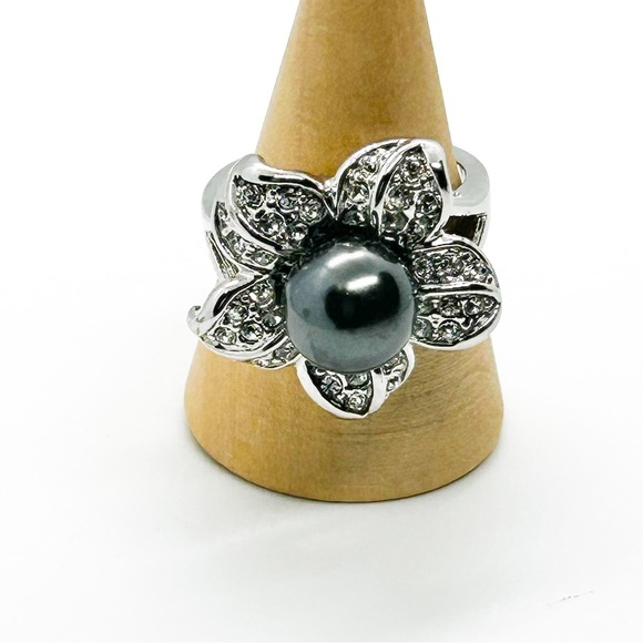 NWT Gorgeous large cocktail black pearl ring with zirconias size 8 - Picture 9 of 11